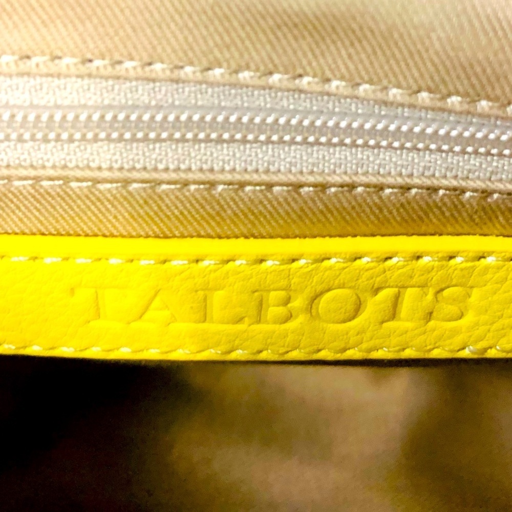 Talbots NWOT Pebbled  Napa Yellow Leather Turnlock Camera Bag/Crossbody! - Picture 6 of 9